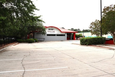 This beautifully renovated 7900 square foot restaurant facility - photo 3