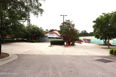 This beautifully renovated 7900 square foot restaurant facility - photo 5