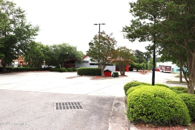 This beautifully renovated 7900 square foot restaurant facility - photo 6