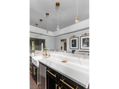 Welcome to an extraordinary, fully reimagined Colonial estate in - photo 12