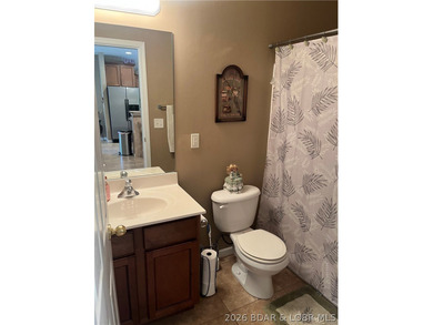 Beautiful well maintained lake condo. 3 bedroom and 2 baths - photo 15