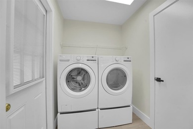 An exceptionally remodeled 2 bedroom 2 bathroom villa in the - photo 21