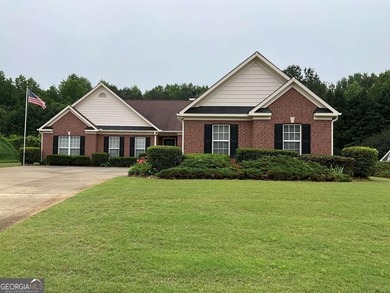 Welcoming large ranch home with 3 car garage in well established - photo 2
