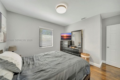 Beautifully upgraded three bedroom, one bathroom cozy retreat in - photo 22