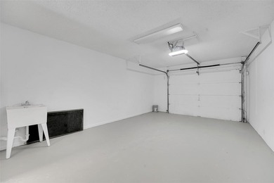 An exceptionally remodeled 2 bedroom 2 bathroom villa in the - photo 22