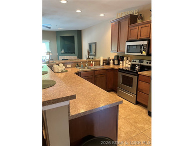 Beautiful well maintained lake condo. 3 bedroom and 2 baths - photo 25