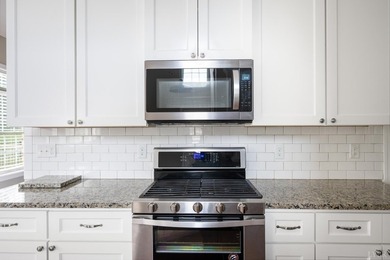 Sophisticated brick home, like new (built in 2020), sure to - photo 25