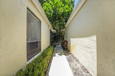 An exceptionally remodeled 2 bedroom 2 bathroom villa in the - photo 25