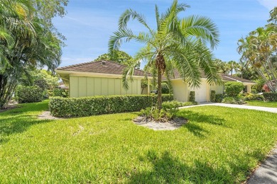 An exceptionally remodeled 2 bedroom 2 bathroom villa in the - photo 33