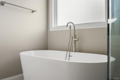 Sophisticated brick home, like new (built in 2020), sure to - photo 35