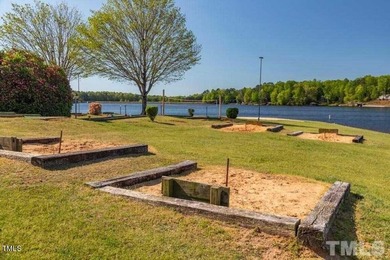 Custom-built true RANCH plan in a private, gated resort - photo 43