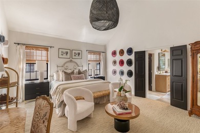 Exquisitely reimagined, this 3 or 4 bedroom single-family - photo 12