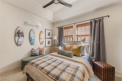 Exquisitely reimagined, this 3 or 4 bedroom single-family - photo 15