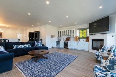 Overlooking the fairways of Mission Bay with sweeping views of - photo 16