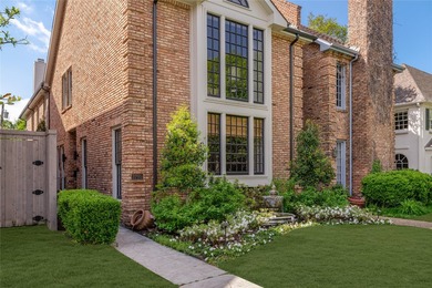Exquisitely reimagined, this 3 or 4 bedroom single-family - photo 19