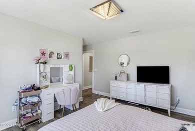 Beautifully set on a private, wooded lot in the sought-after - photo 24