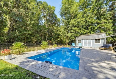 Beautifully set on a private, wooded lot in the sought-after - photo 38