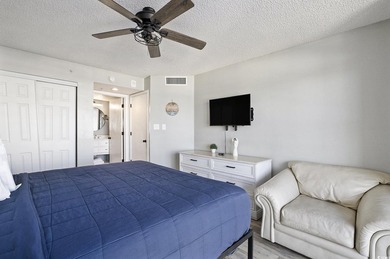 Welcome to this stunning 3-bedroom, 2-bathroom ocean-view condo - photo 17