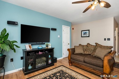 Welcome to 49 Glade St and Unit B4! This lovely, 2nd floor ranch - photo 5