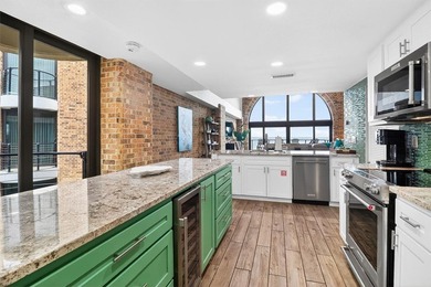 EXPANSIVE GULF VIEWS. LUXURIOUS ASTHETIC. TWO PRIVATE PATIOS - photo 5