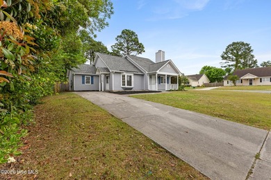 Charming 3-bedroom, 2-bath home situated on a desirable corner - photo 3