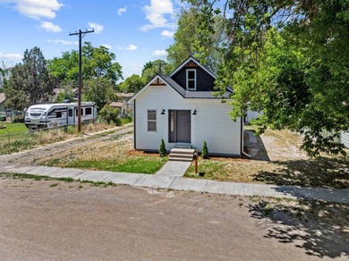 American Falls Lake Home For Sale in American Falls Idaho