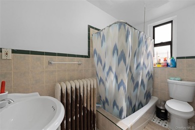 Affordable HDFC Junior 4, 1-bedroom co-op in Highbridge, priced - photo 9
