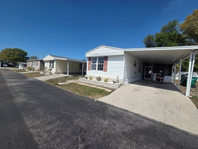 Welcome to this well-maintained2 bedroom, 1 bathroom - photo 3