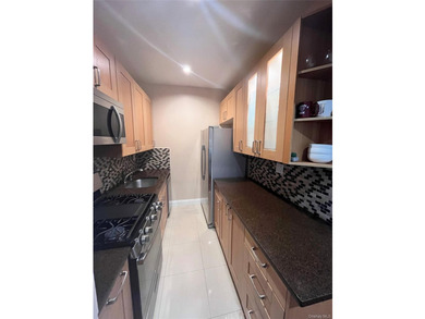 Welcome to this renovated, pre-war impeccably maintained - photo 8
