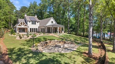 Welcome to The Overlook House, a remarkable waterfront retreat - photo 1
