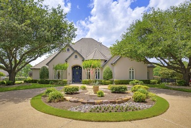 Located in the highly sought-after guarded and gated golf course - photo 1