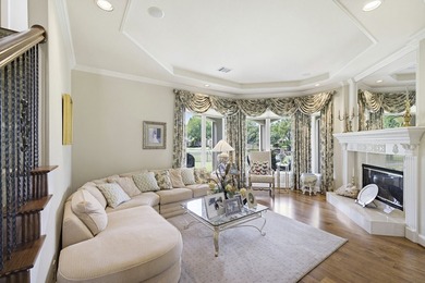 Located in the highly sought-after guarded and gated golf course - photo 5