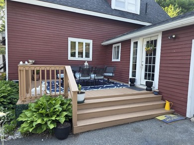 Lovely home with large fenced in yard.. Spacious rear private - photo 3