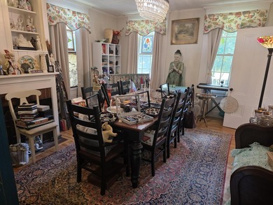 Lovely home with large fenced in yard.. Spacious rear private - photo 6