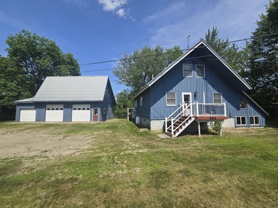 Enjoy lakeside living while just 5 min from the hospital - photo 3