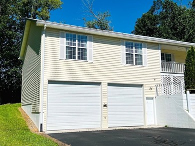 Lake Area 3 Bedroom, 3 Bath House with LARGE Basement Garage - photo 6