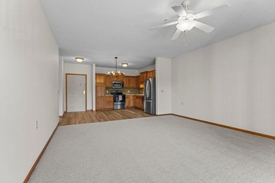 Welcome home to this beautifully updated 1 bedroom, 1 bathroom - photo 4