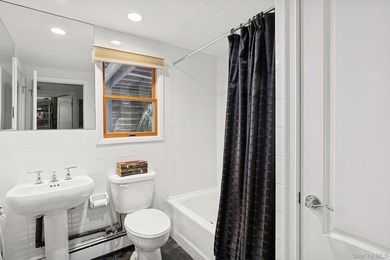 Exceptional Westhampton Retreat with Timeless Elegance Discover - photo 15