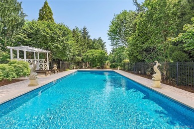 Exceptional Westhampton Retreat with Timeless Elegance Discover - photo 17