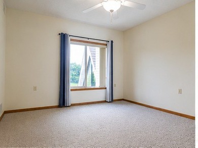 Welcome home to this beautifully updated 1 bedroom, 1 bathroom - photo 10