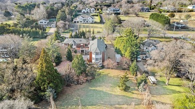 Exceptional Westhampton Retreat with Timeless Elegance Discover - photo 28