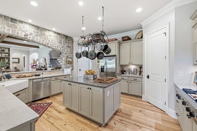 Beautifully updated custom home in The Coves at Cuscowilla - photo 8