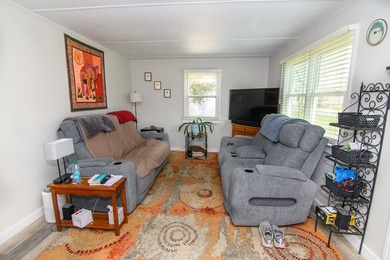 Enjoy the ease of one-level living in this charming 2-bedroom - photo 6