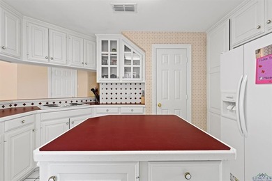 Welcome to a beautifully maintained 4-bedroom, 3-bathroom home - photo 13