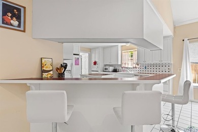 Welcome to a beautifully maintained 4-bedroom, 3-bathroom home - photo 15