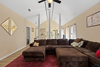 Welcome to a beautifully maintained 4-bedroom, 3-bathroom home - photo 18