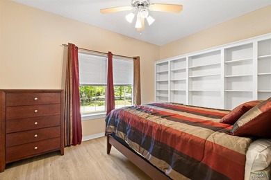 Welcome to a beautifully maintained 4-bedroom, 3-bathroom home - photo 19