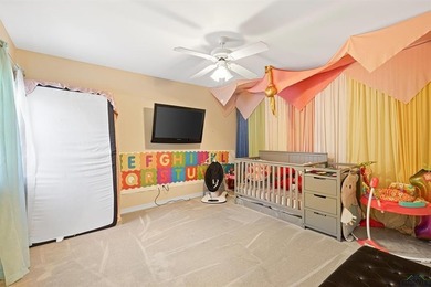 Welcome to a beautifully maintained 4-bedroom, 3-bathroom home - photo 28