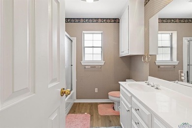 Welcome to a beautifully maintained 4-bedroom, 3-bathroom home - photo 29