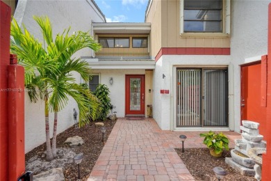 Lake Townhome/Townhouse For Sale in Hollywood, Florida